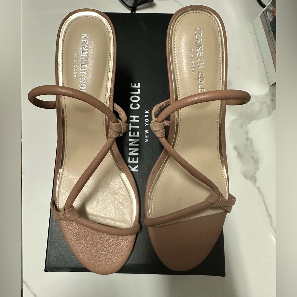 New Kenneth Cole Nude Sandals